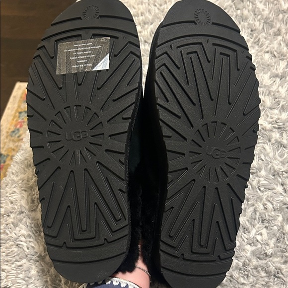 UGG Black Women's Slippers - Picture 8 of 9
